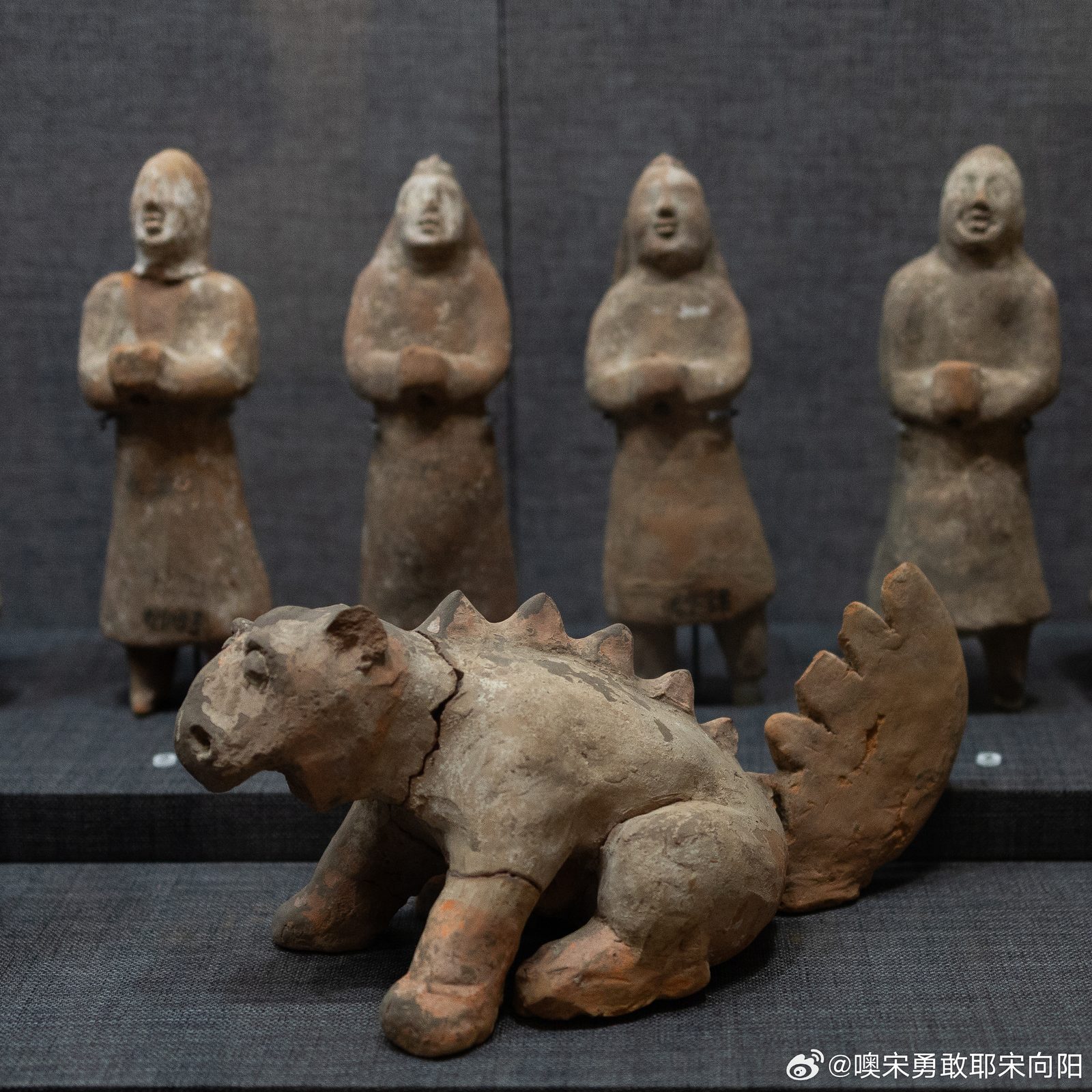 展览中的古代雕塑